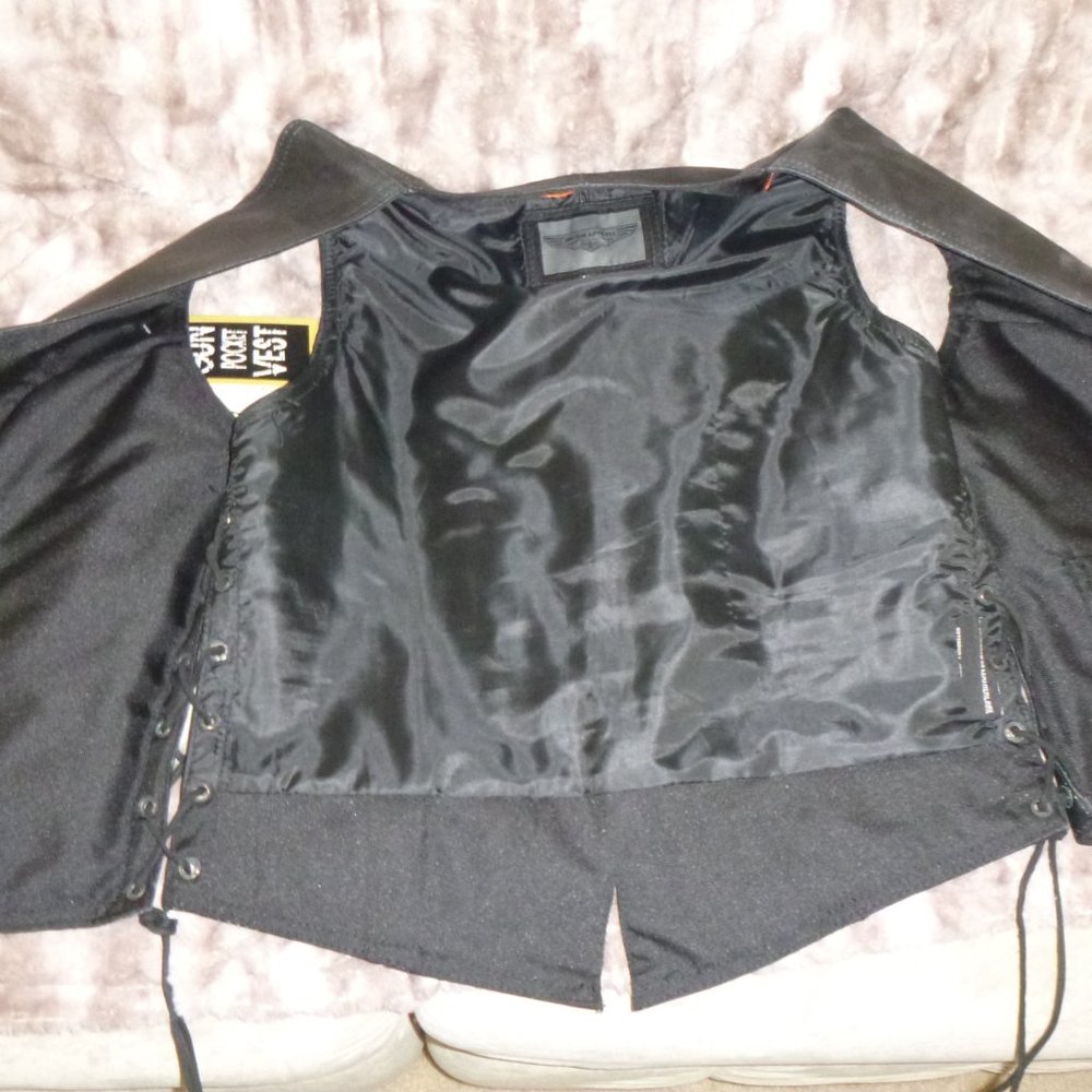 Dream Apparel - Women's Vest - Picture 2 of 9